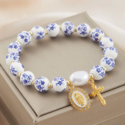 1. Pulsera de cruz con retrato tallado en cuentas de diseño personalizado, ideal como regalo de joyería religiosa diaria para mujer