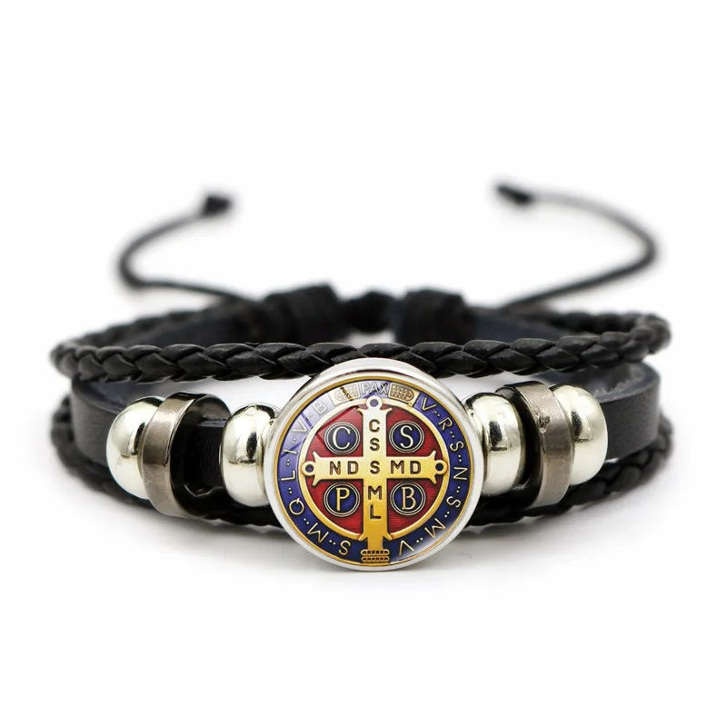 Armband mit dem heiligen Benedikt – Geflochtenes Leder & Glasdom-Detail