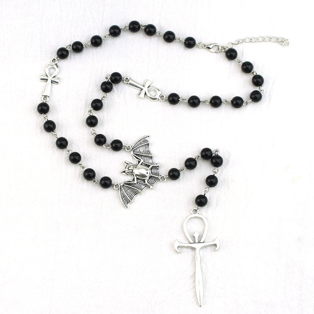 Gothic-Fledermaus-Halskette – Schwarze Perlen mit Ankh- oder Kreuzanhänger