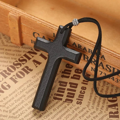 Colier cu cruce din lemn – pandantiv creștin cu șnur lung