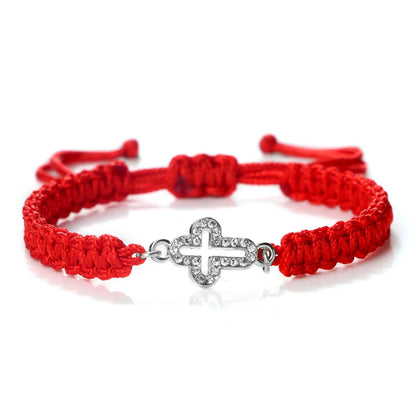 Pulseira ajustável trançada com cruz e detalhes brilhantes