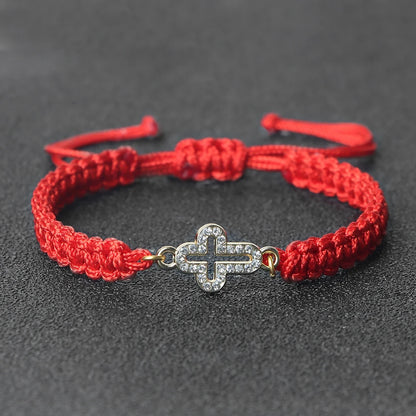 Pulseira ajustável trançada com cruz e detalhes brilhantes
