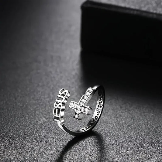 Anello in argento con croce di Gesù da donna