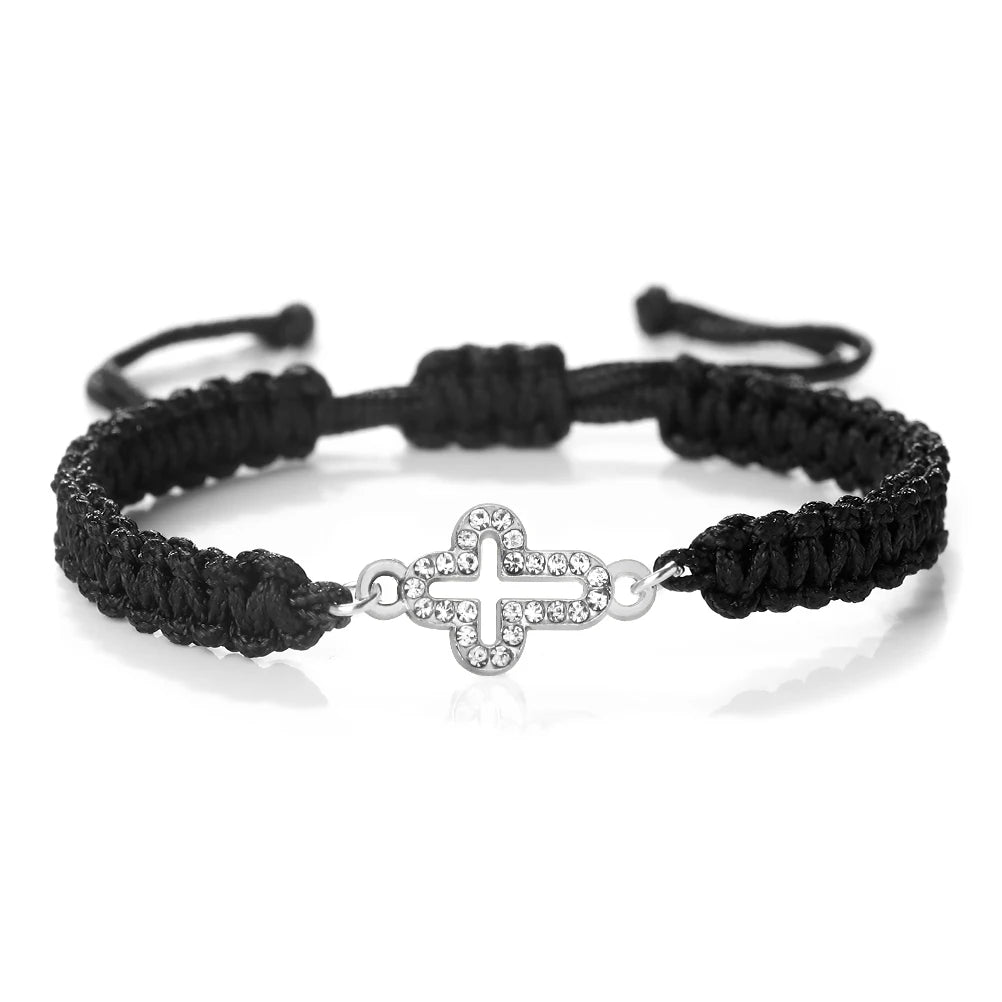 Pulseira ajustável trançada com cruz e detalhes brilhantes