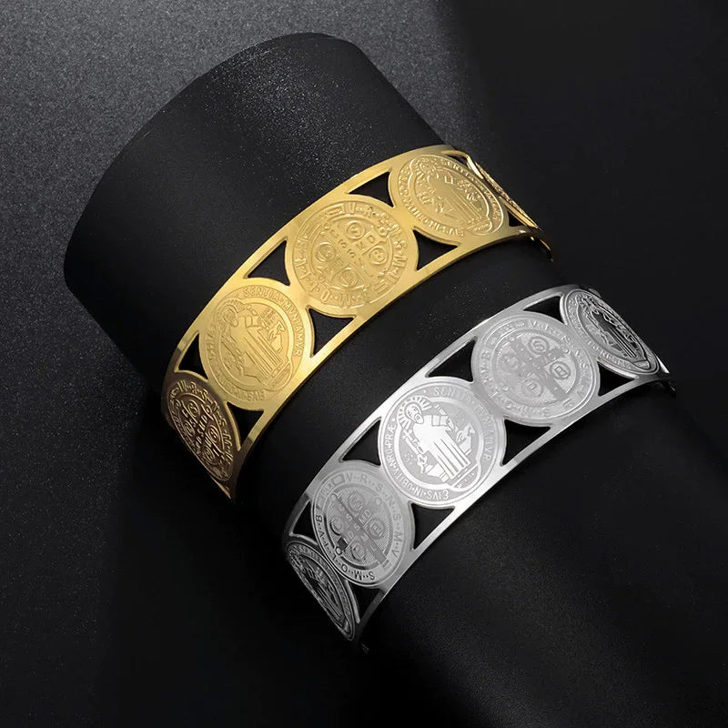 Manschettenarmband mit dem heiligen Benedikt – Katholischer Schmuck aus Edelstahl