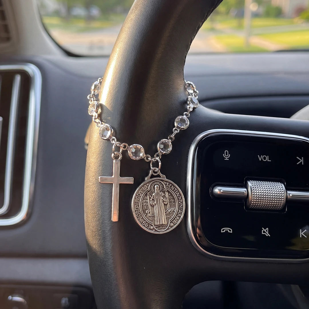 1. Katholisches Schutz-Rosenkranz-Autozubehör mit Sankt-Benedikt-Medaille und Kreuzanhänger zur Dekoration des Autoinnenraums, religiöser Schutzanhänger