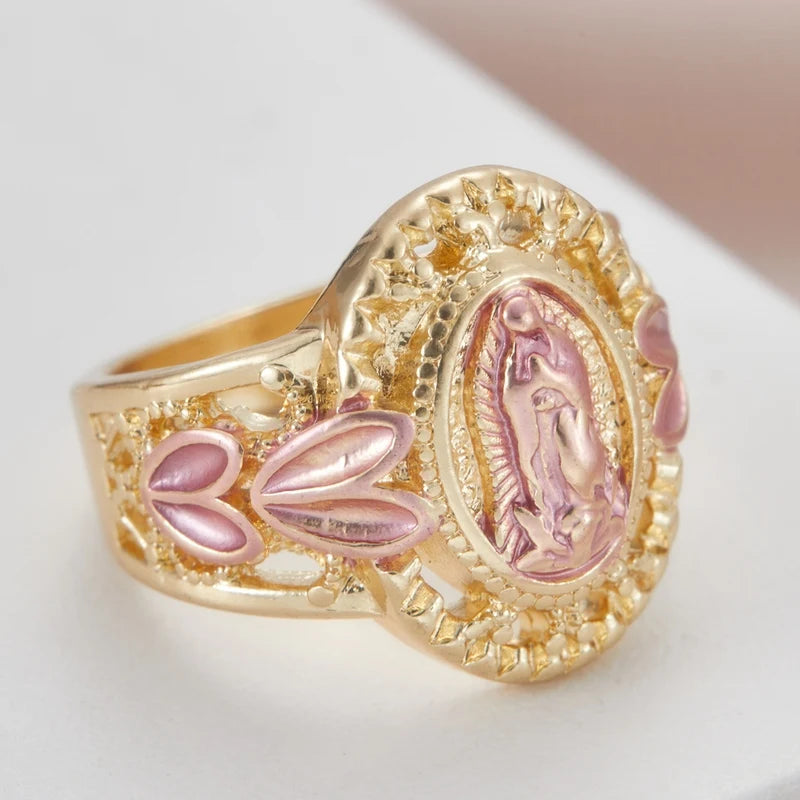 Anillo de la Virgen María con detalles decorativos
