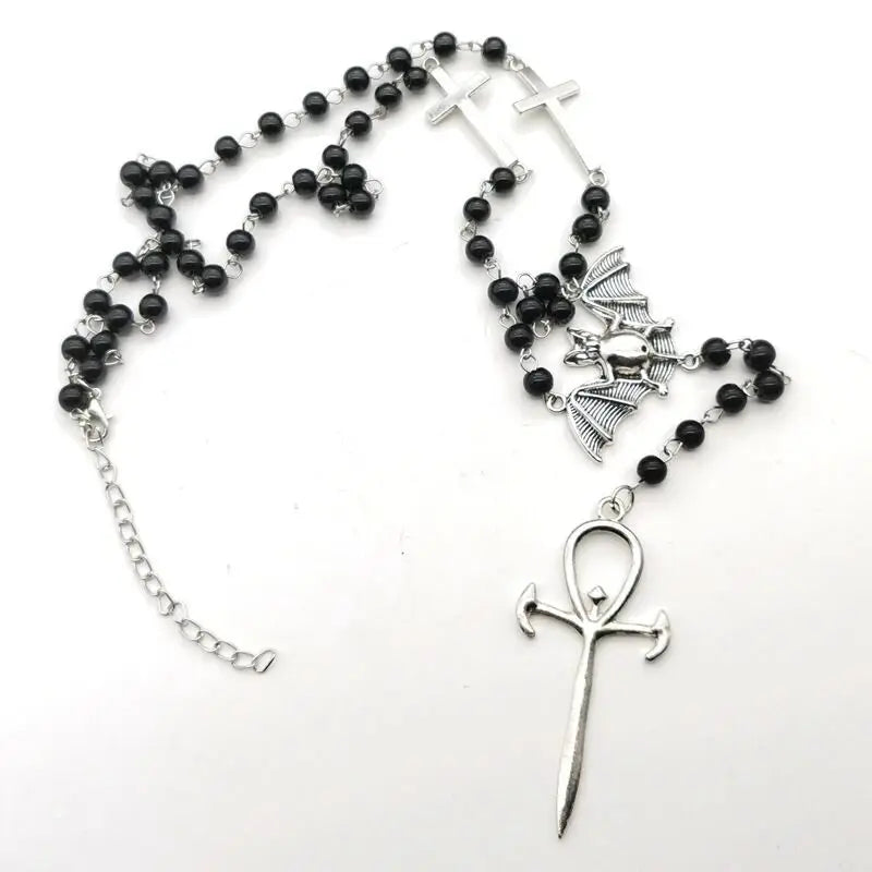 Gothic-Fledermaus-Halskette – Schwarze Perlen mit Ankh- oder Kreuzanhänger