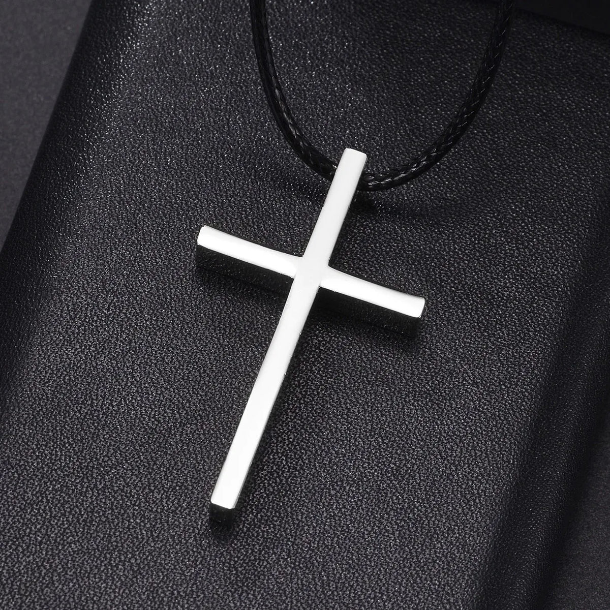 Halskette mit christlichem Kreuzanhänger aus Edelstahl