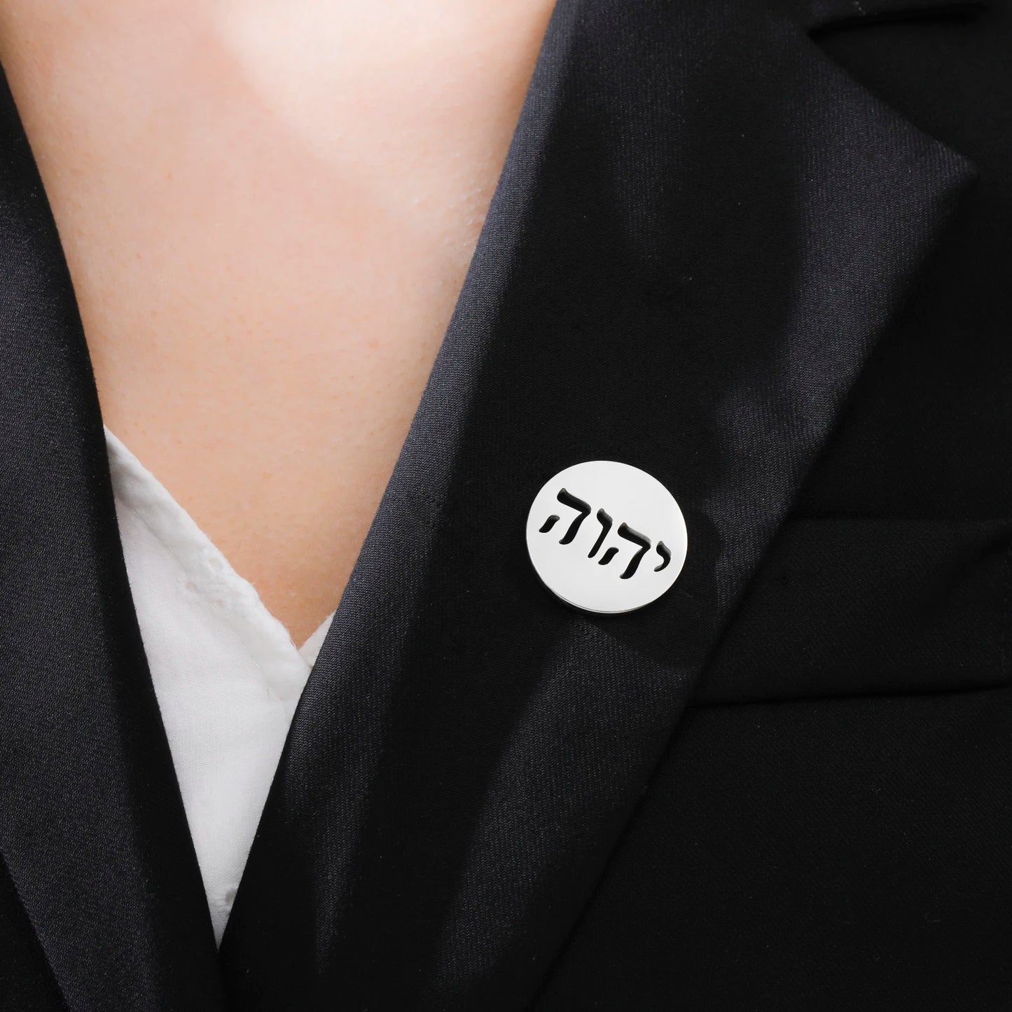 Pin de solapa del tetragrama de YHWH