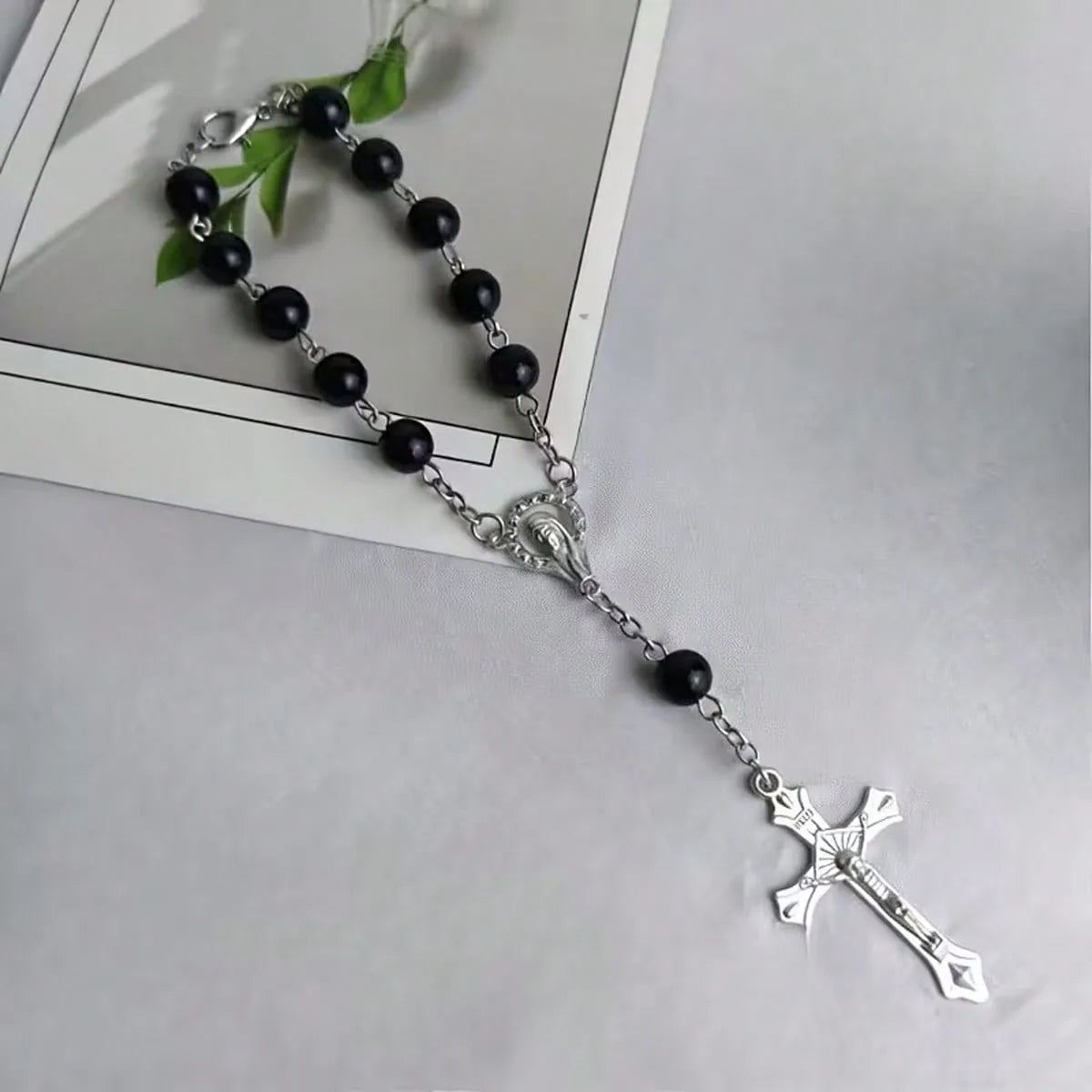 Autoanhänger, kreuzförmige Armbänder, Rosenkranzarmbänder, Perlen-Autozubehör und Schmuckgeschenke rund um den christlichen Glauben