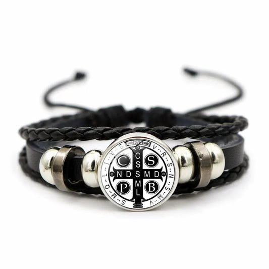 Pulseira de São Bento – Couro trançado e detalhe de cúpula de vidro