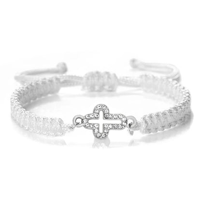 Pulseira ajustável trançada com cruz e detalhes brilhantes
